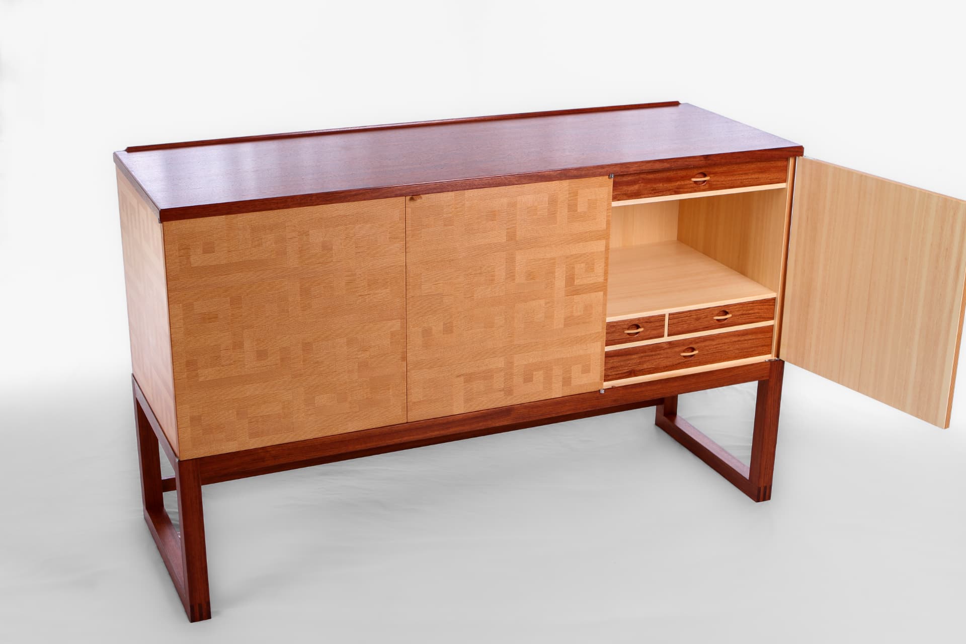GK2 Credenza — view 4
